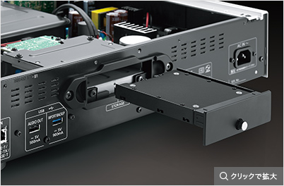 着脱可能なSSDトレイ
