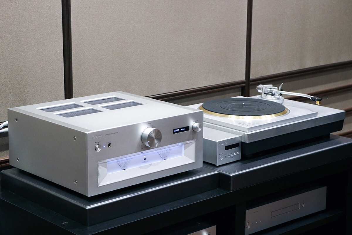 テクニクスのアナログプレーヤーSL-1000Rと組み合わせるSU-R1000