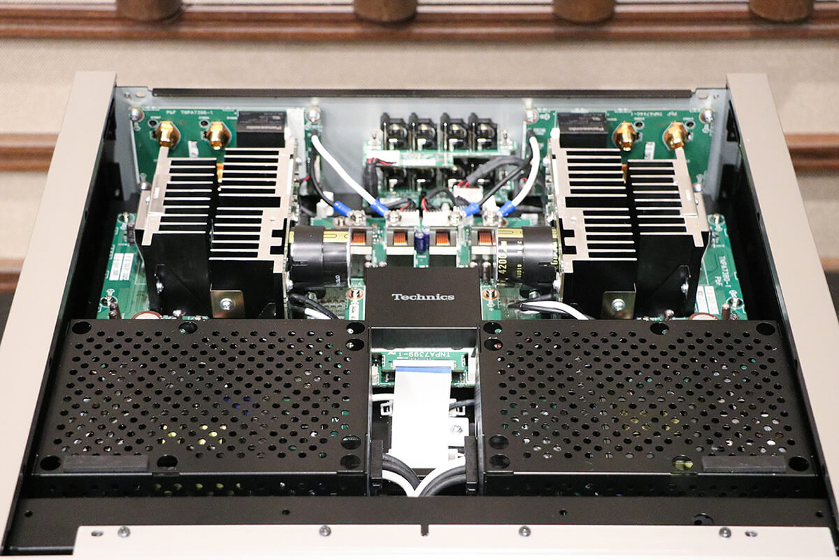 中央にあるJENO Engine