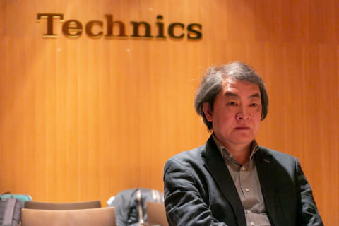 TECHNICS試聴室にいる山之内正氏