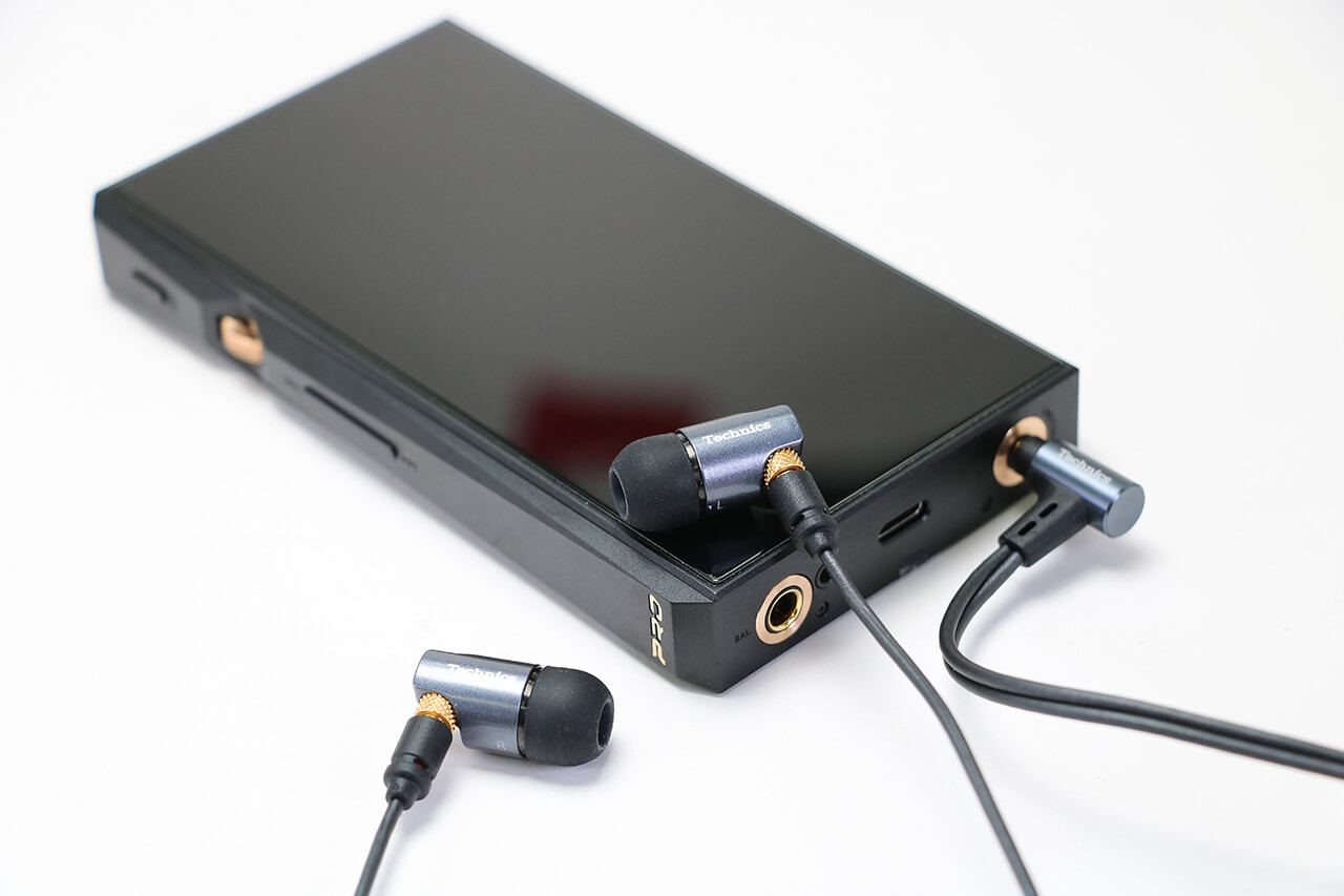 DAP「M11 Pro」と組み合わせる「EAH-TZ700」画像