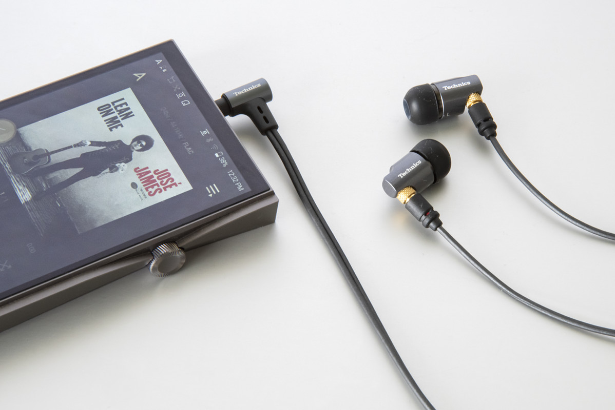 愛用のアステル＆ケルンのプレーヤー「A&futura SE100」と組み合わせ